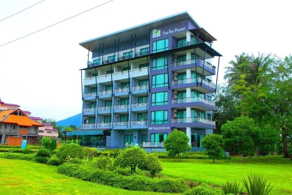 Hotel The Par Phuket 4*