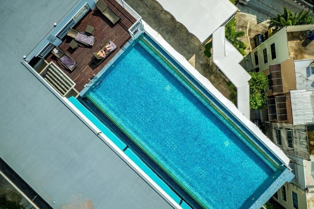Imaginea Triple L Hotel Patong Beach 4*