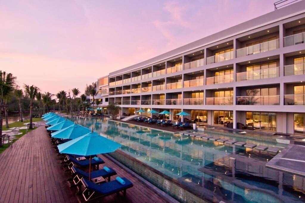 Imaginea Away Phuket Le Coral 5*