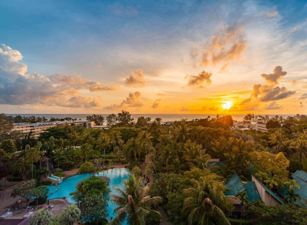 Hotel Paradox Resort Phuket 5*
