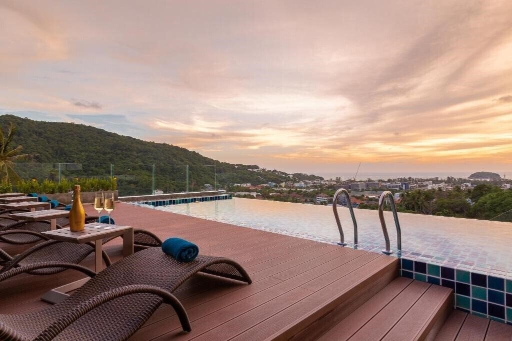 Отель Splendid Sea View Resort 4*