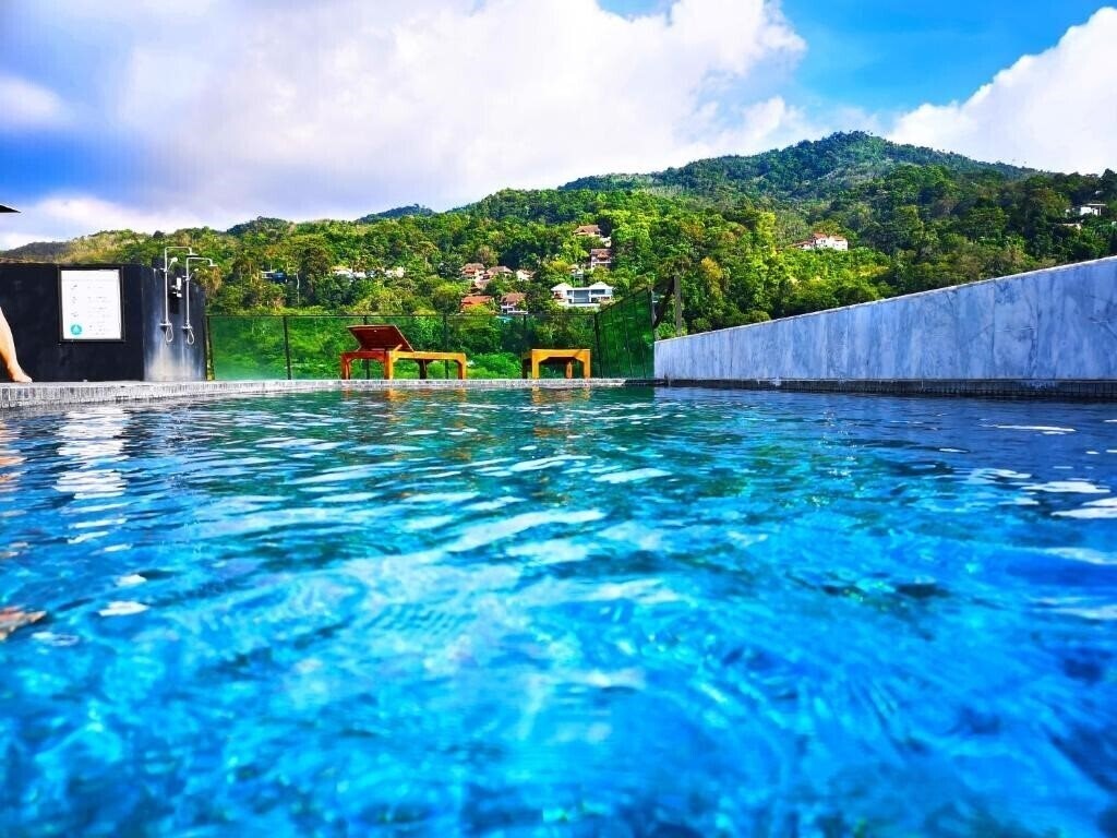 Imaginea Phoenix Patong Hotel 3*