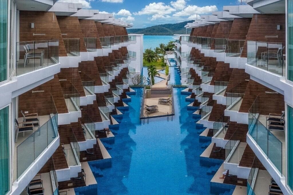 Hotel The Beachfront Hotel Phuket Ikar Crew 4*