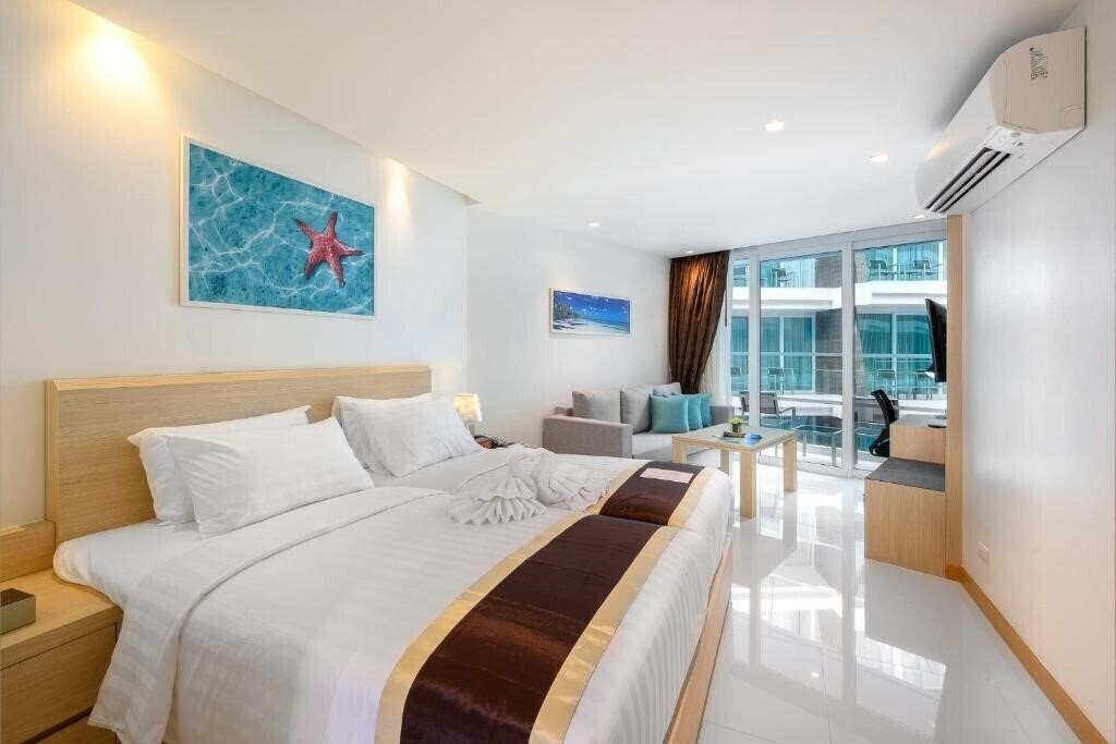 Fotografii The Beachfront Hotel Phuket Ikar Crew 4*