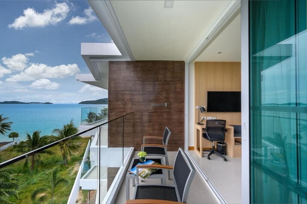 Fotografie The Beachfront Hotel Phuket Ikar Crew 4*