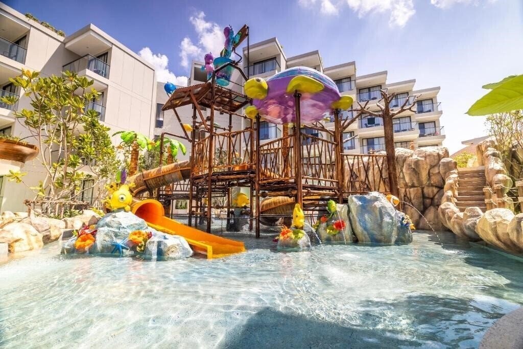 Фото Phuket Emerald Beach Resort And Spa 5*