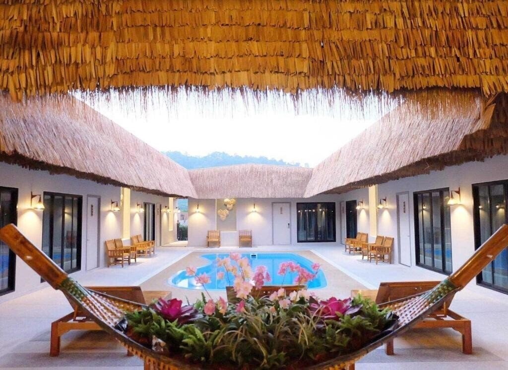 Imaginea Ozone Villa Phuket 5*