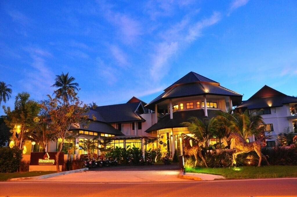 Imaginea Navatara Phuket Resort 4*