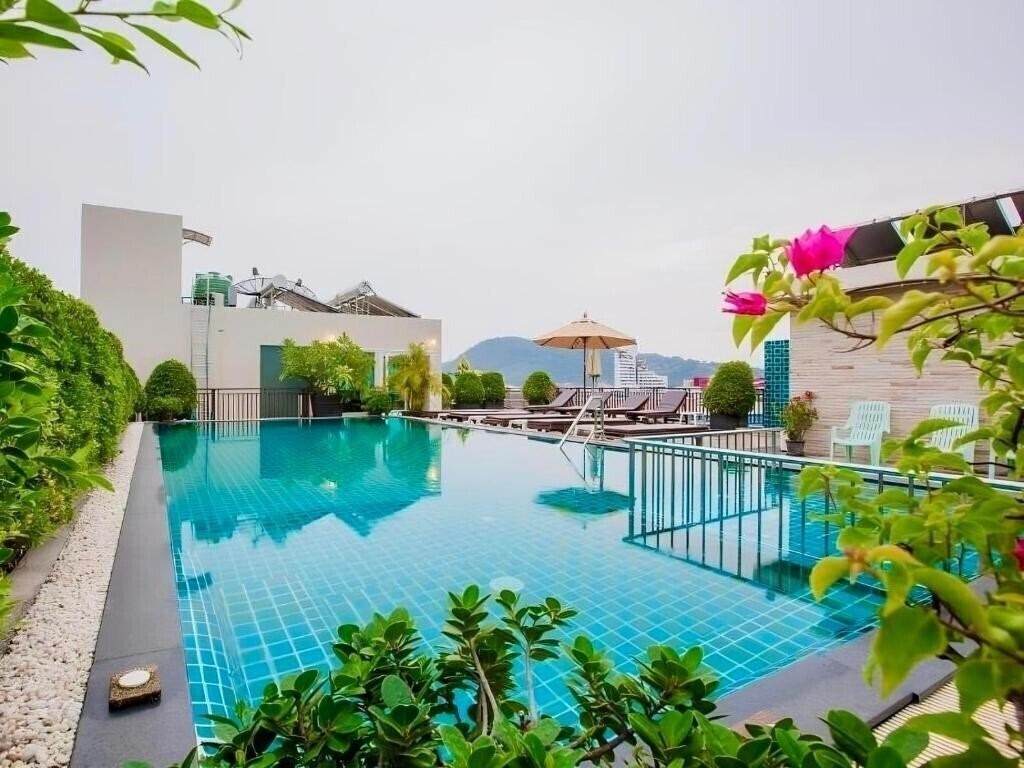 Hotel 77 Patong Hotel & Spa 3*