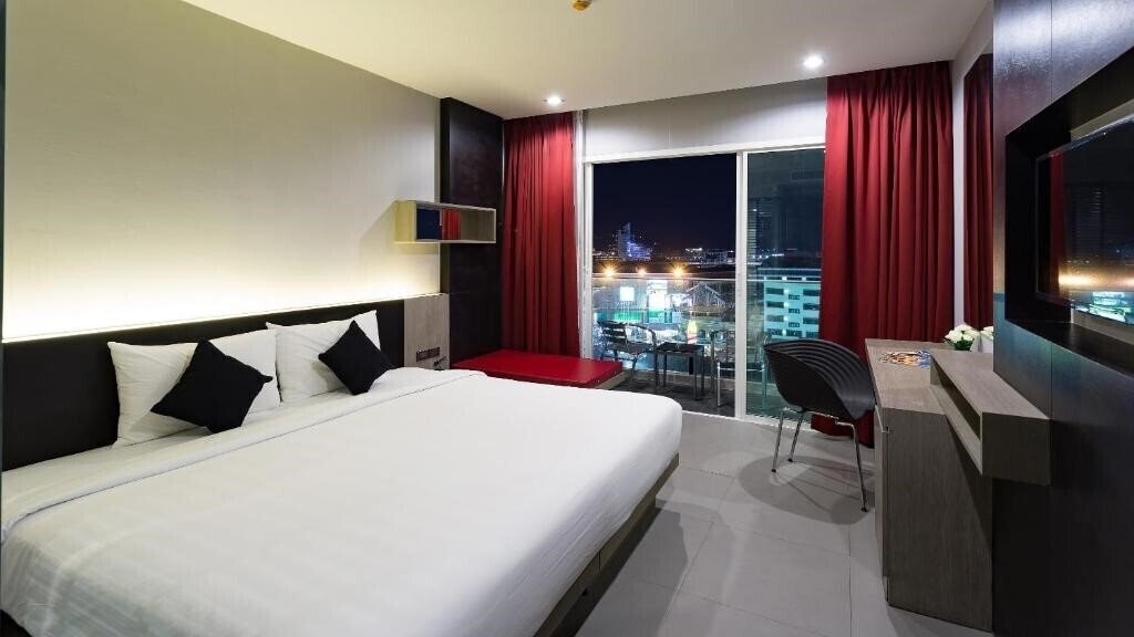 Fotografie Neon Patong Hotel 4*