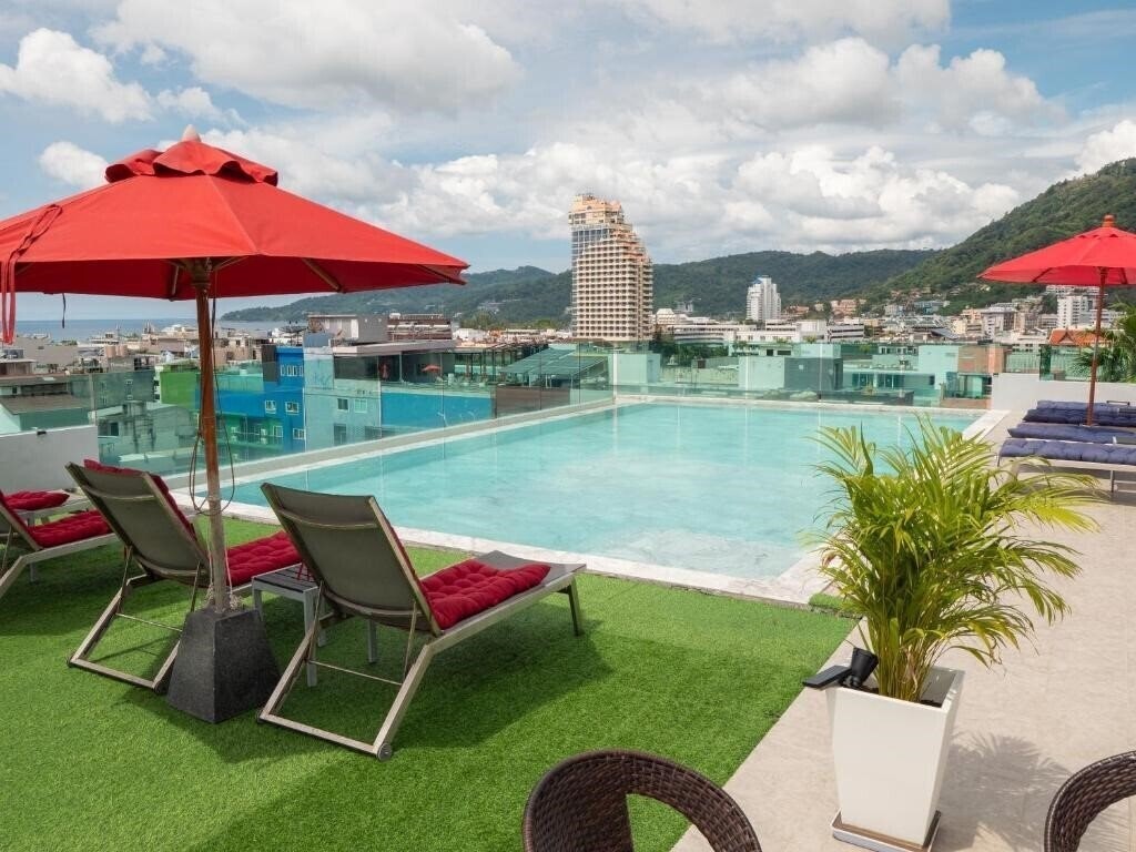 Imaginea Neon Patong Hotel 4*
