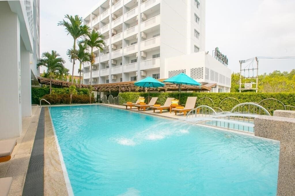 Изображение Recenta Suite Phuket Suanluang 4*