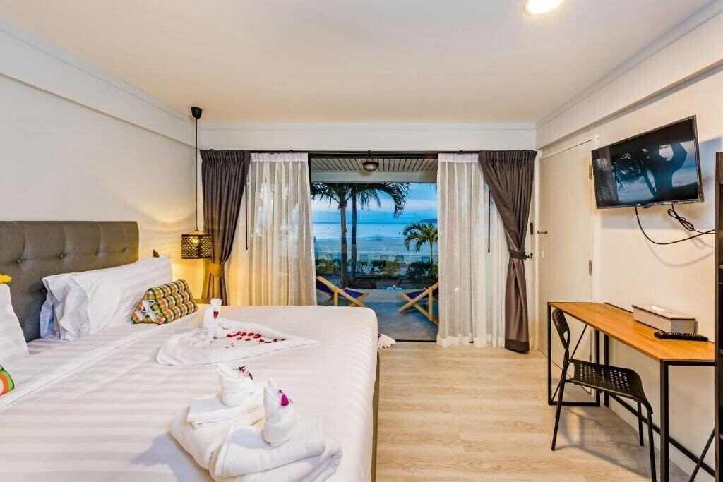Imaginea Thai Kamala Beach Front 3*