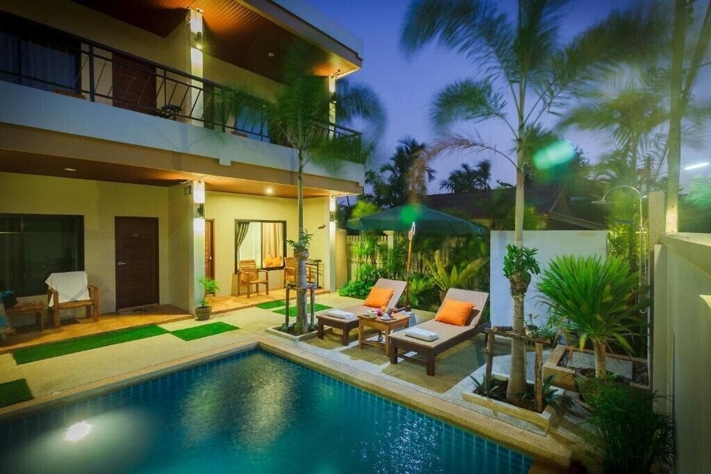 Imaginea Happy Eight Resort Phuket 3*