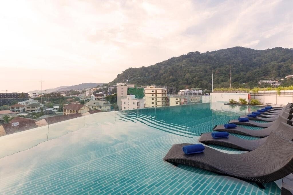 Imaginea Journeyhub Phuket Patong 3*