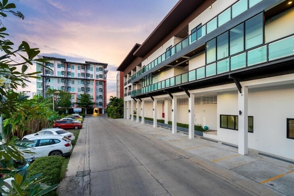 Imaginea The Thames Pool Access Resort 4*