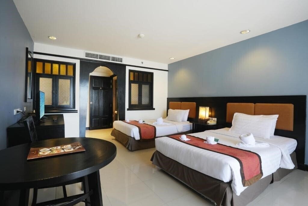 Imaginea Woraburi Phuket Resort & SPA 3*