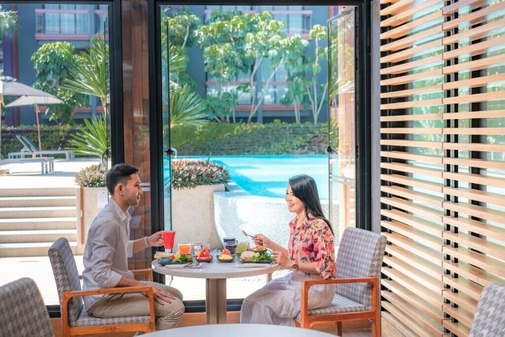 Imaginea Holiday Inn Express Phuket Patong Beach Central 3*