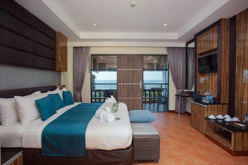 Фотография Royal Beach Boutique Resort & Spa 4*