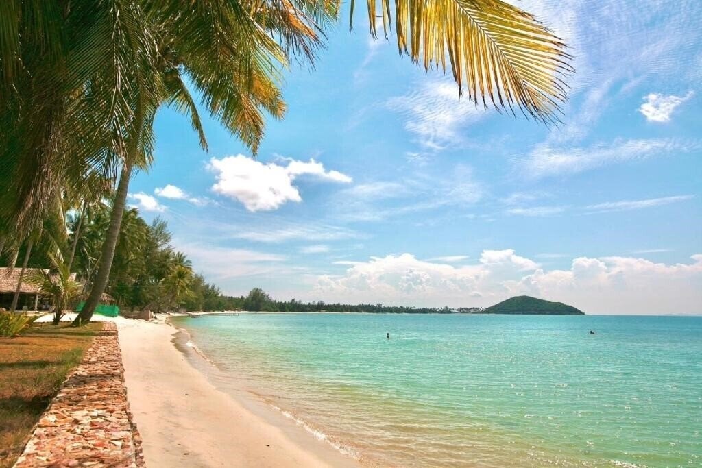 Imaginea Lipa Lodge Beach Resort 4*