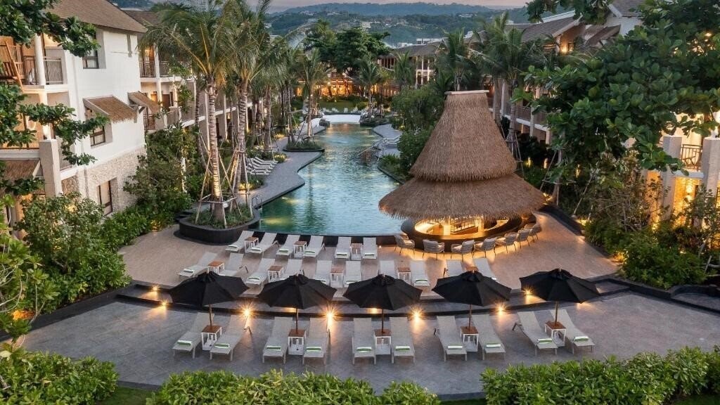 Отель Holiday Inn Resort Samui Bophut Beach 4*