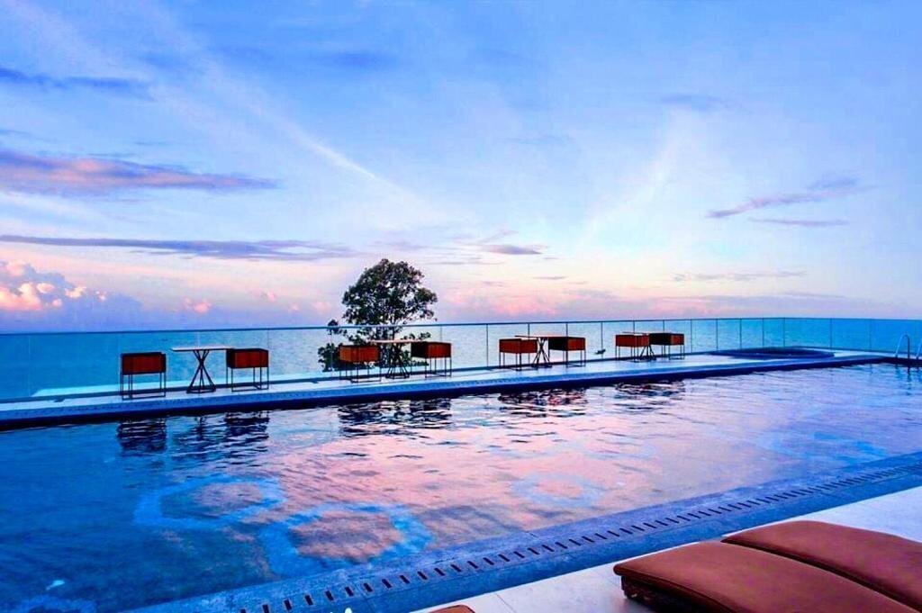 Hotel Centara Grand Phratamnak Resort Pattaya 5*