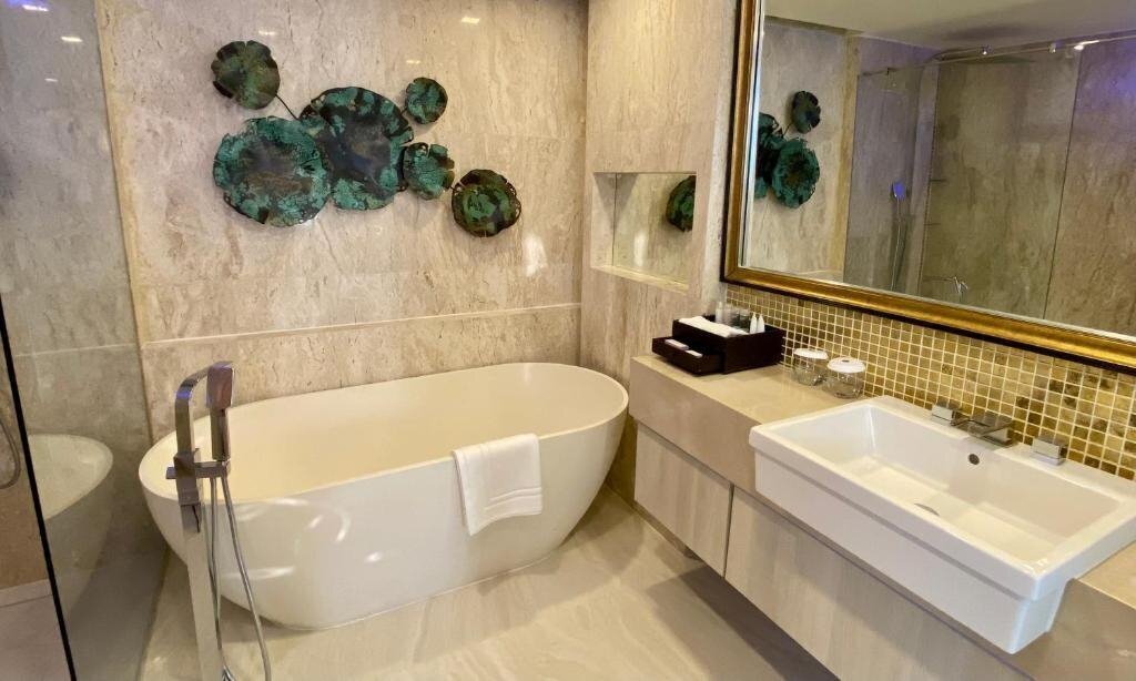 Fotografie Centara Grand Phratamnak Resort Pattaya 5*