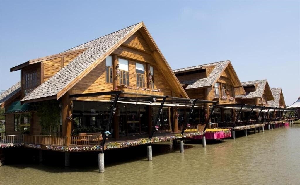 Imaginea Lotus Land Resort 2*
