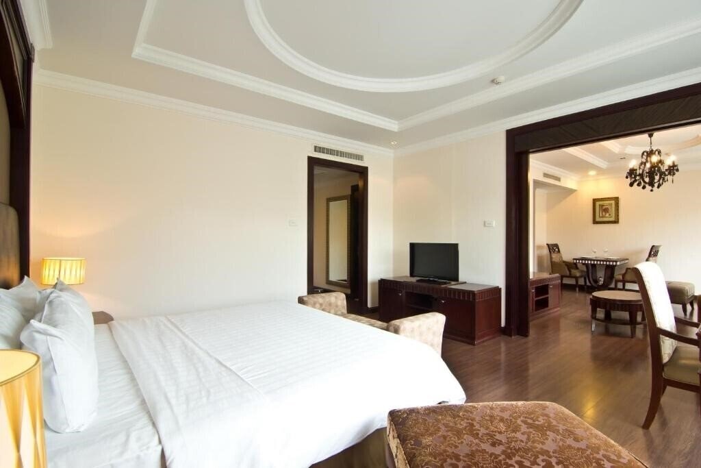 Imaginea LK Renaissance 3*