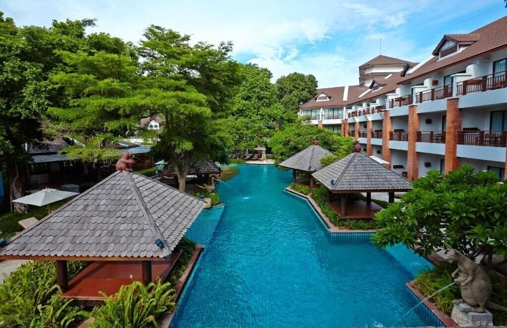 Отель Woodlads Hotel 4*