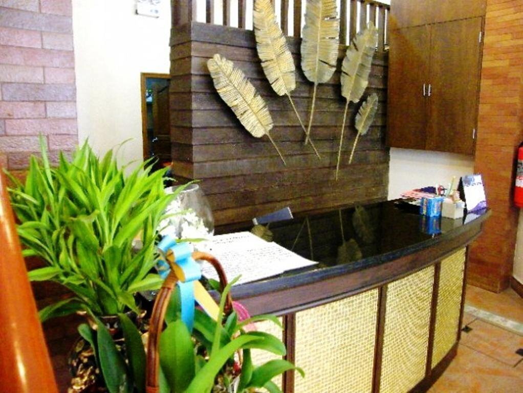 Изображение The Red Balcony Inn 2*