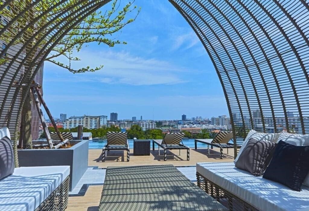 Hotel Chezzotel Pattaya 4*