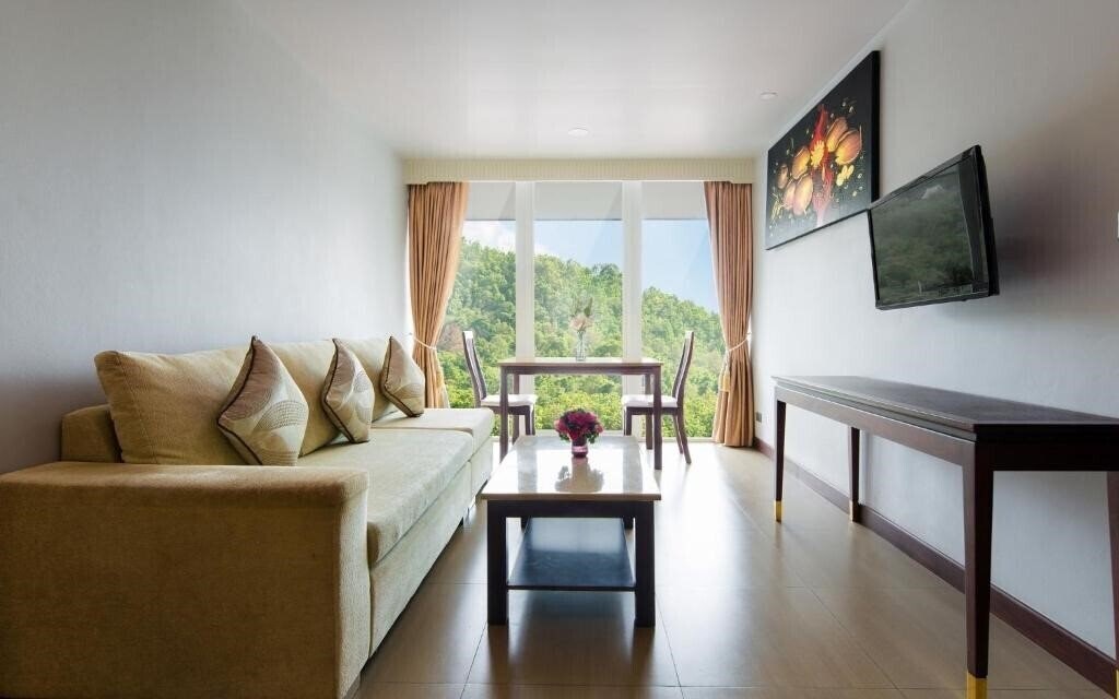 Imaginea Aiyara Grand Hotel 4*