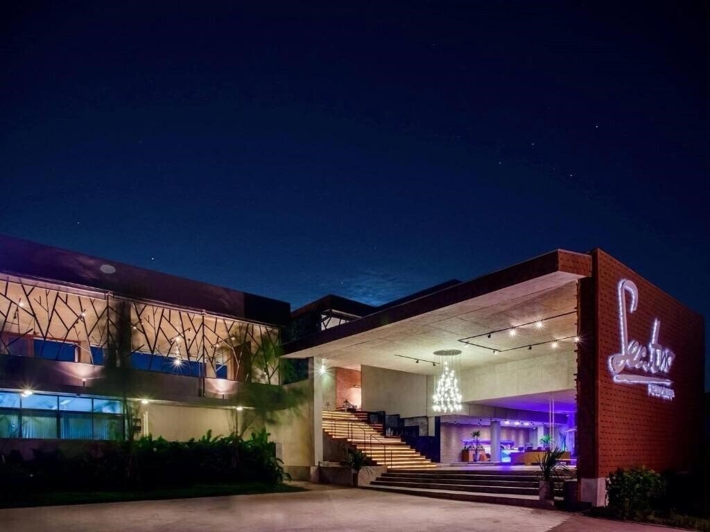 Hotel Sea Two Pool Villa Resort 4*