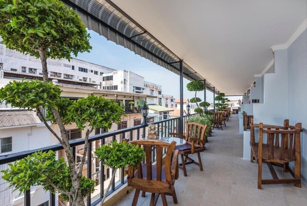 Отель Ambiance Hotel 3*
