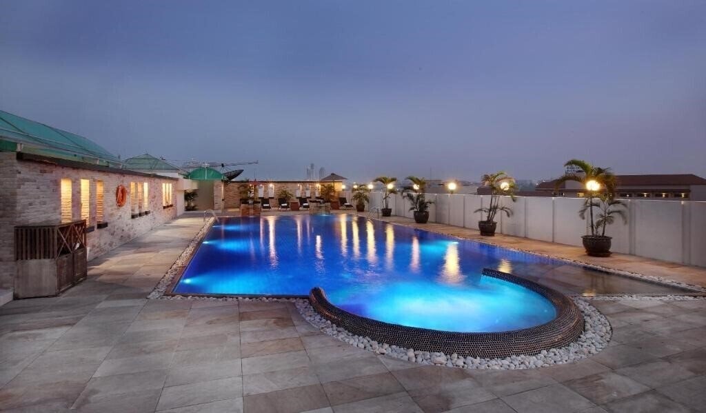 Отель Nova Suites 5*