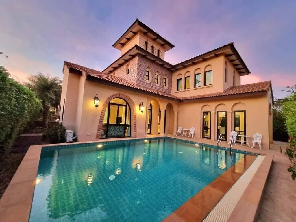Hotel Chivani Pattaya 4*