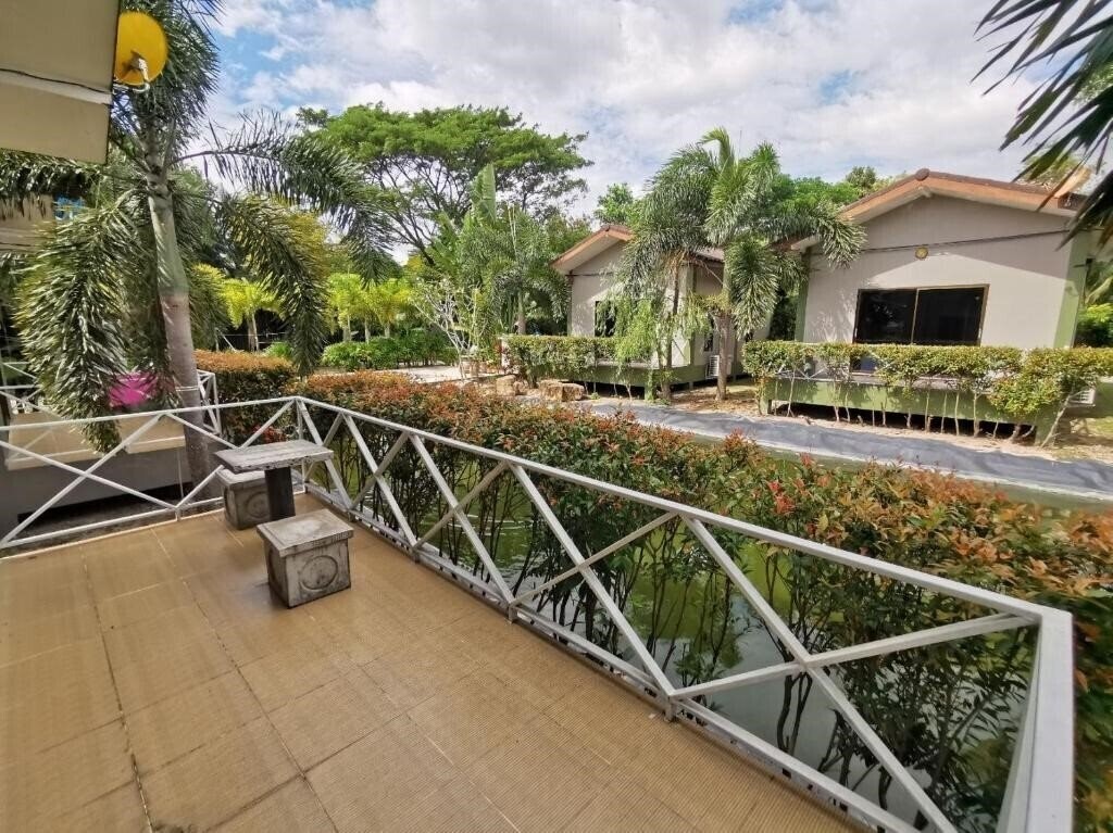 Hotel Long Lake Resort By Zuzu 2*