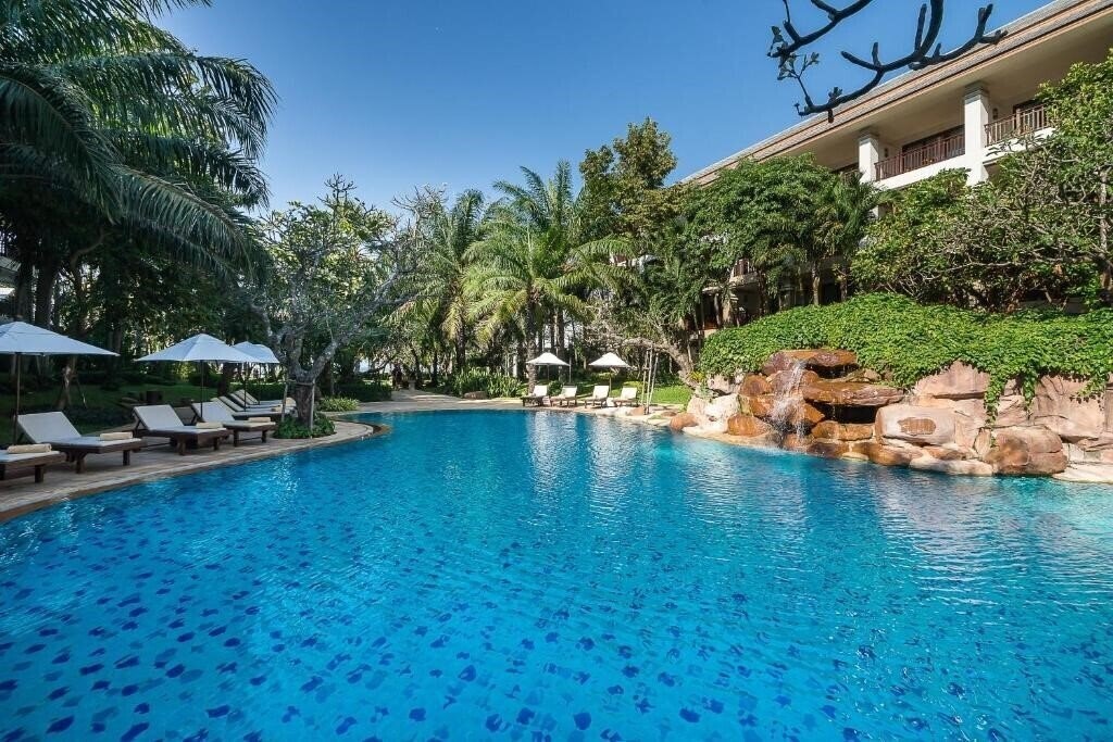 Hotel Ravindra Beach Resort & Spa 5*
