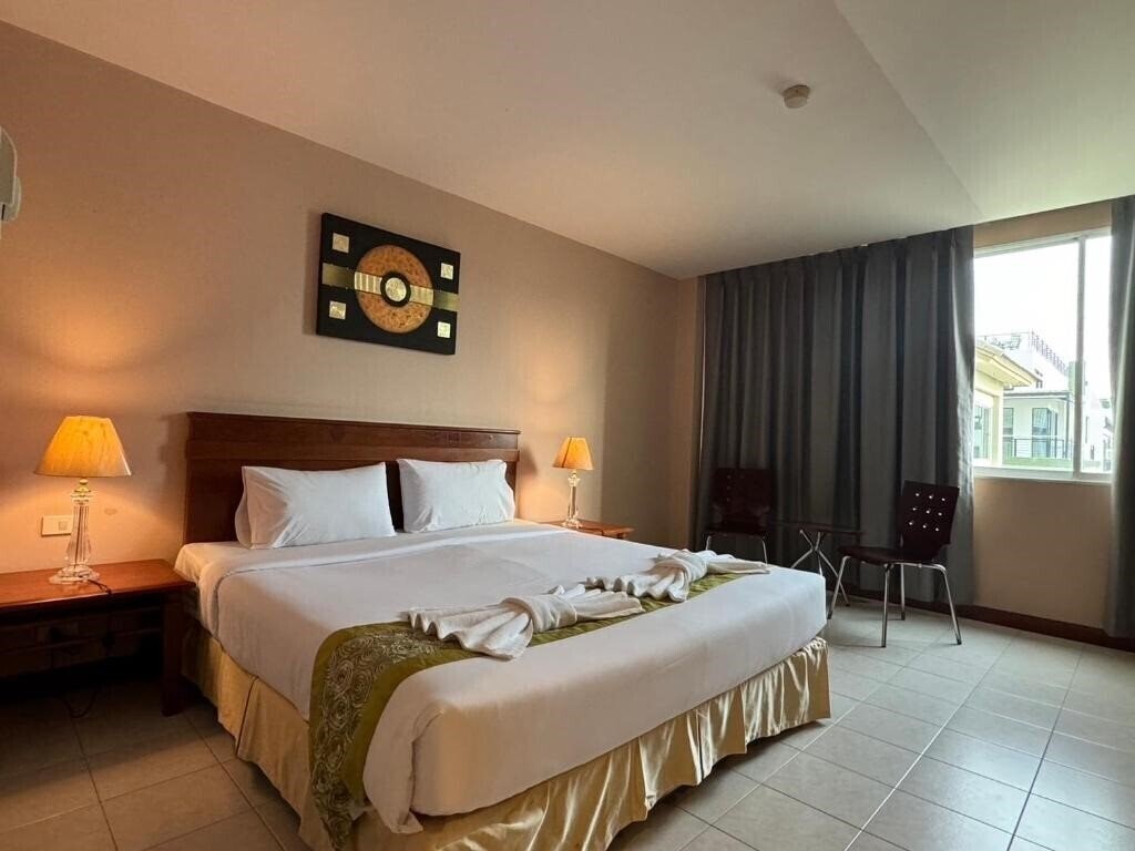 Fotografii Crown Pattaya Beach Hotel 3*