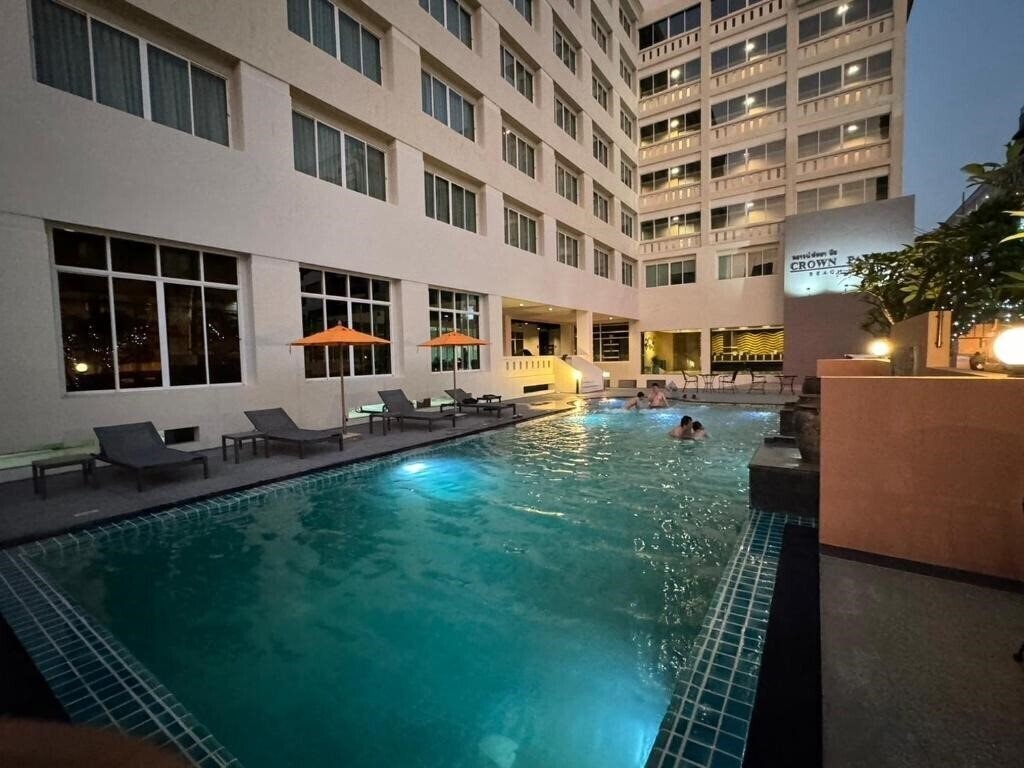 Imaginea Crown Pattaya Beach Hotel 3*