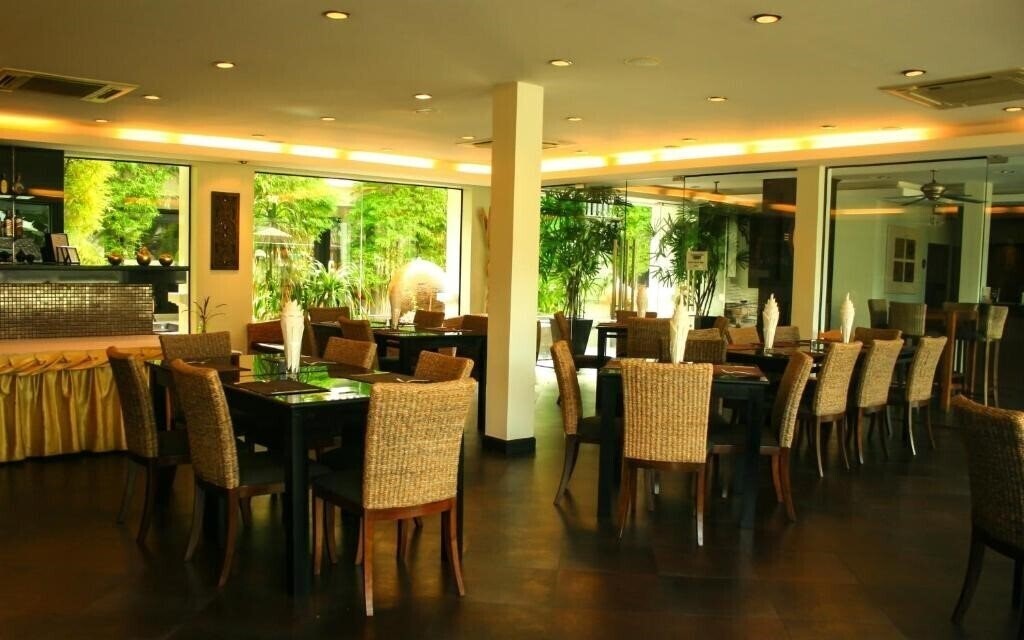 Imaginea Palm Grove Hotel 4*