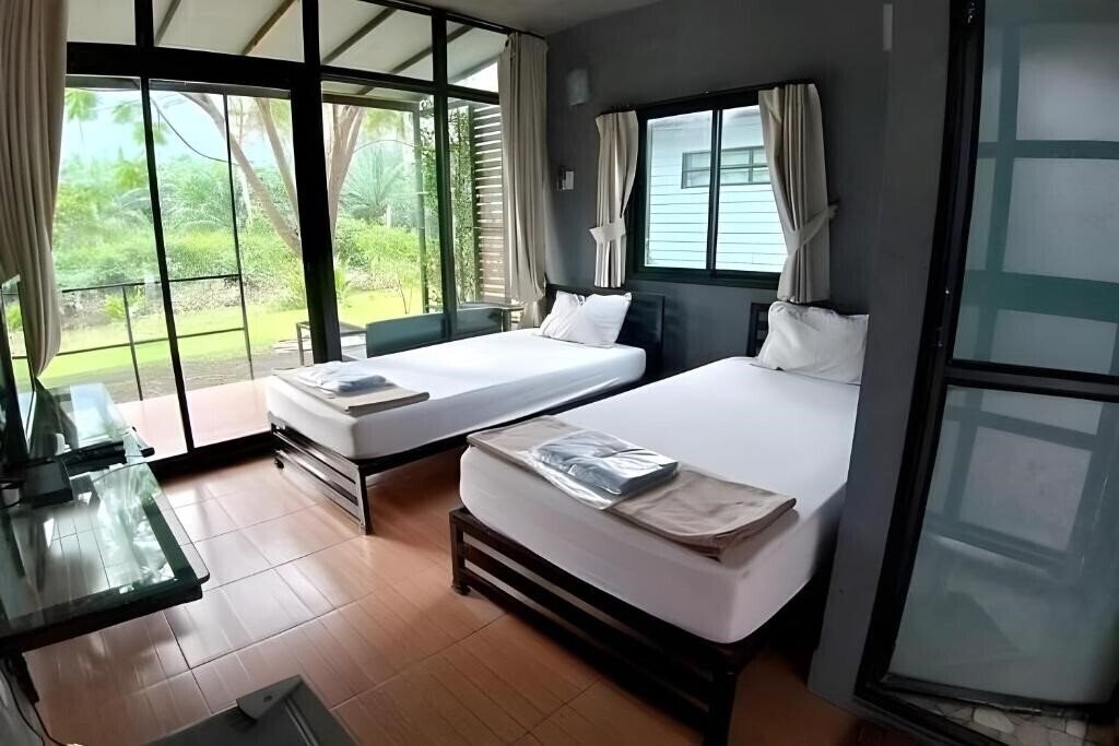 Hotel Baan Rim Nam Resort By Zuzu 2*