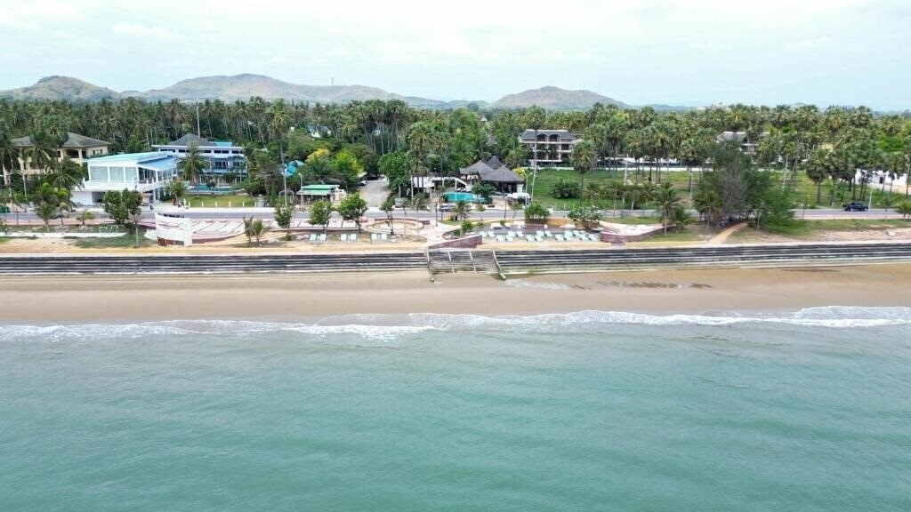 Отель Tanaosri Resort & Spa 3*