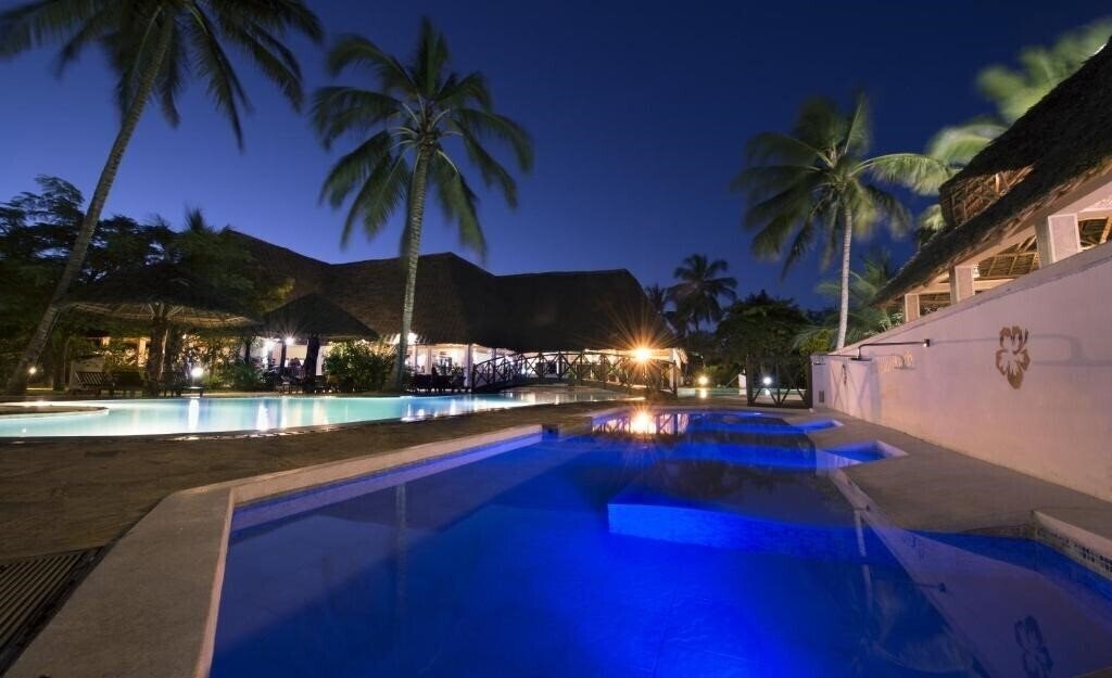Hotel Uroa Bay Beach Resort 4*
