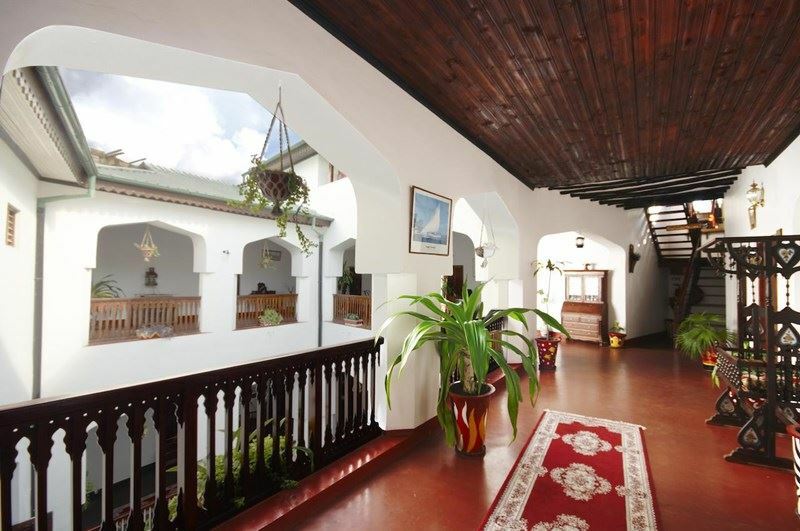 Fotografii Dhow Palace Hotel (ex. Dhow Palace) 4*