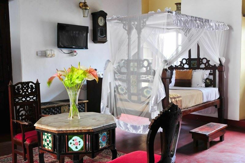 Imaginea Dhow Palace Hotel (ex. Dhow Palace) 4*