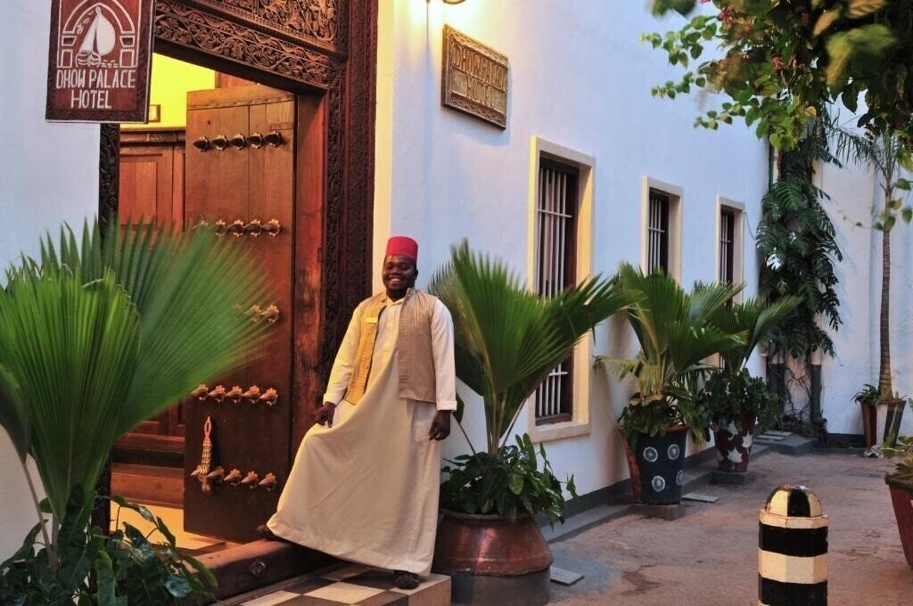 Imaginea Dhow Palace Hotel (ex. Dhow Palace) 4*