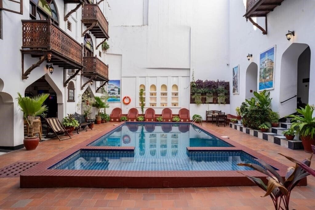 Imaginea Dhow Palace Hotel (ex. Dhow Palace) 4*