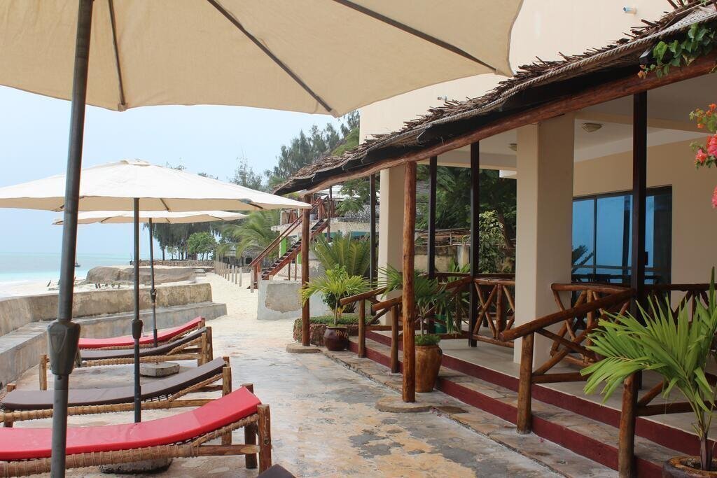 Hotel Faridu Beach Bungalows 3*